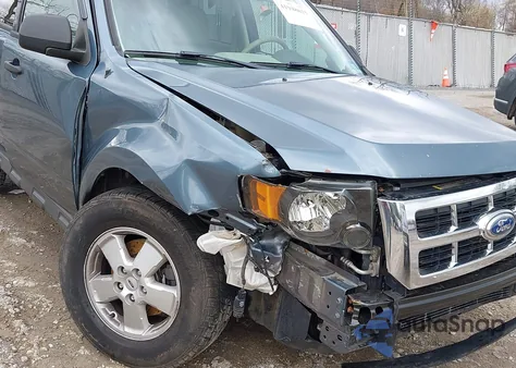 2012 Ford Escape Xlt z USA, uszkodzony, nr VIN 1FMCU0DG5CKB05260